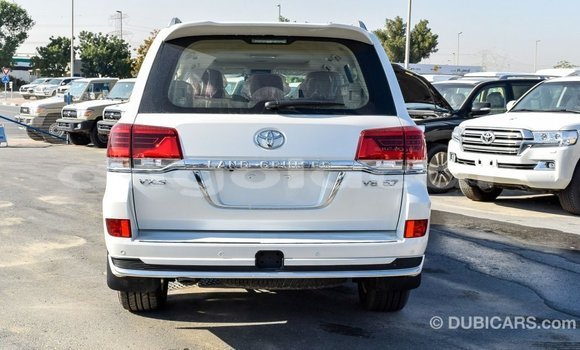 Acheter Import Voiture Toyota Land Cruiser Blanc à Import - Dubai, Province de Bengo Acheter Import Voiture Toyota Land Cruiser Blanc à Import - Dubai, Province de Bengo