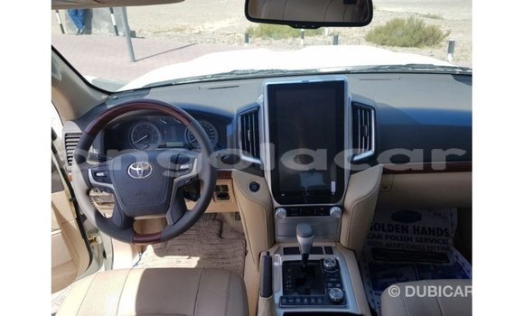 Buy Import Toyota Land Cruiser White Car in Import - Dubai in Bengo Province Buy Import Toyota Land Cruiser White Car in Import - Dubai in Bengo Province