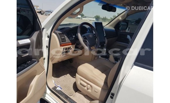 Buy Import Toyota Land Cruiser White Car in Import - Dubai in Bengo Province Buy Import Toyota Land Cruiser White Car in Import - Dubai in Bengo Province