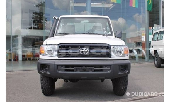 Comprar Importar Toyota Land Cruiser Branco Carro em Import - Dubai em Bengo Province Comprar Importar Toyota Land Cruiser Branco Carro em Import - Dubai em Bengo Province