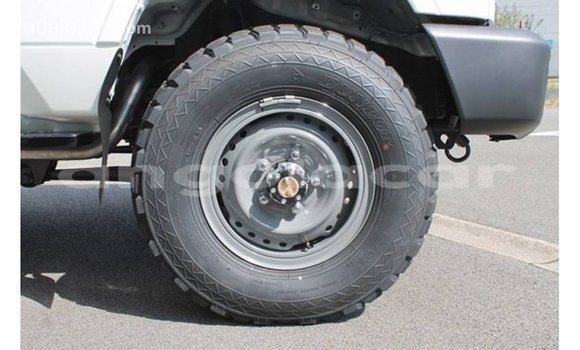 Comprar Importar Toyota Land Cruiser Branco Carro em Import - Dubai em Bengo Province Comprar Importar Toyota Land Cruiser Branco Carro em Import - Dubai em Bengo Province