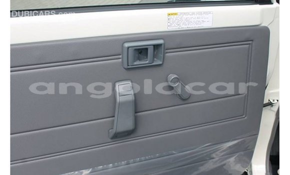 Comprar Importar Toyota Land Cruiser Branco Carro em Import - Dubai em Bengo Province Comprar Importar Toyota Land Cruiser Branco Carro em Import - Dubai em Bengo Province