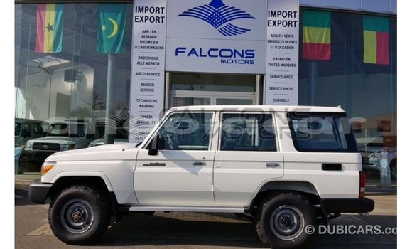 Acheter Import Voiture Toyota Land Cruiser Blanc à Import - Dubai, Province de Bengo Acheter Import Voiture Toyota Land Cruiser Blanc à Import - Dubai, Province de Bengo