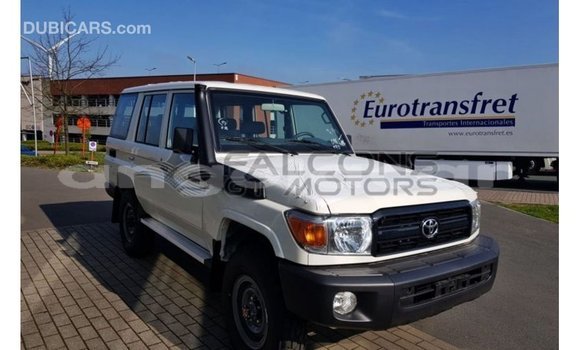 Acheter Import Voiture Toyota Land Cruiser Blanc à Import - Dubai, Province de Bengo Acheter Import Voiture Toyota Land Cruiser Blanc à Import - Dubai, Province de Bengo