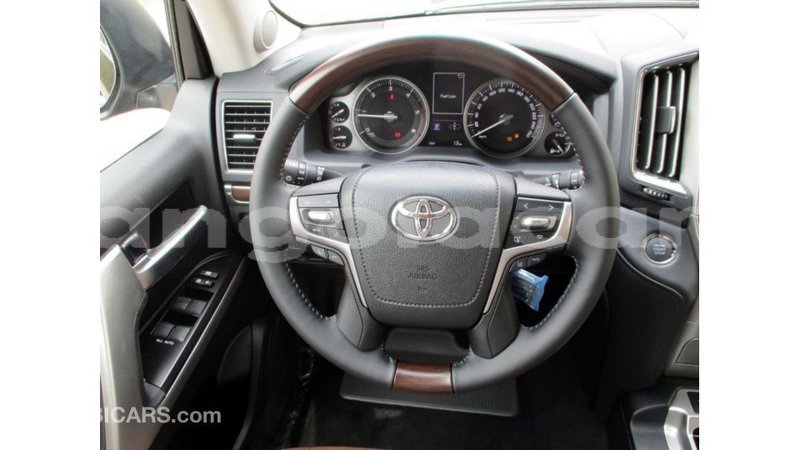 Big with watermark toyota land cruiser bengo province import dubai 7561