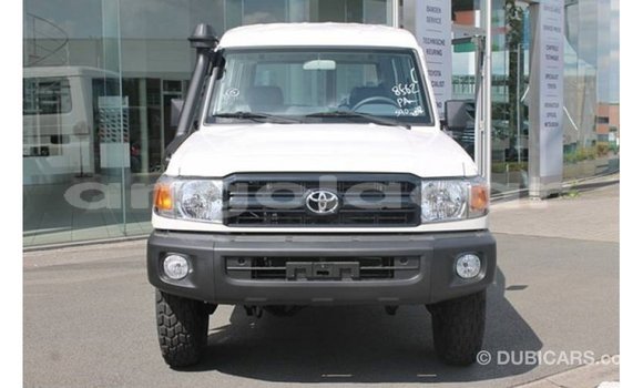 Acheter Import Voiture Toyota Land Cruiser Blanc à Import - Dubai, Province de Bengo Acheter Import Voiture Toyota Land Cruiser Blanc à Import - Dubai, Province de Bengo