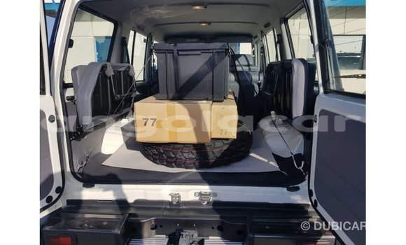 Comprar Importar Toyota Land Cruiser Branco Carro em Import - Dubai em Bengo Province Comprar Importar Toyota Land Cruiser Branco Carro em Import - Dubai em Bengo Province