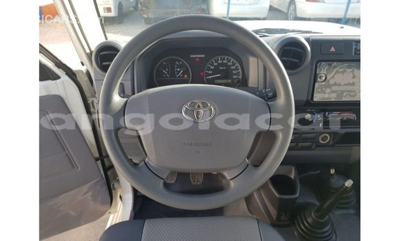 Comprar Importar Toyota Land Cruiser Branco Carro em Import - Dubai em Bengo Province Comprar Importar Toyota Land Cruiser Branco Carro em Import - Dubai em Bengo Province