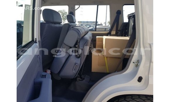 Comprar Importar Toyota Land Cruiser Branco Carro em Import - Dubai em Bengo Province Comprar Importar Toyota Land Cruiser Branco Carro em Import - Dubai em Bengo Province