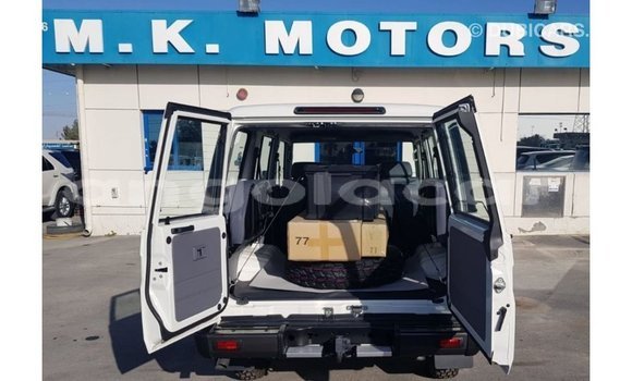 Comprar Importar Toyota Land Cruiser Branco Carro em Import - Dubai em Bengo Province Comprar Importar Toyota Land Cruiser Branco Carro em Import - Dubai em Bengo Province