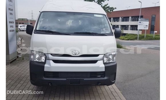 Acheter Import Voiture Toyota Hiace Blanc à Import - Dubai, Province de Bengo Acheter Import Voiture Toyota Hiace Blanc à Import - Dubai, Province de Bengo
