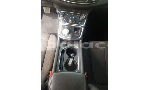 Comprar Importar Chrysler 200 Branco Carro em Import - Dubai em Bengo Province Comprar Importar Chrysler 200 Branco Carro em Import - Dubai em Bengo Province