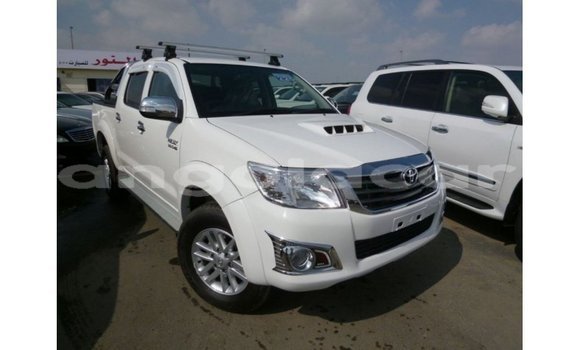Comprar Importar Toyota Hilux Branco Carro em Import - Dubai em Bengo Province Comprar Importar Toyota Hilux Branco Carro em Import - Dubai em Bengo Province