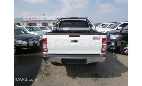 Comprar Importar Toyota Hilux Branco Carro em Import - Dubai em Bengo Province Comprar Importar Toyota Hilux Branco Carro em Import - Dubai em Bengo Province