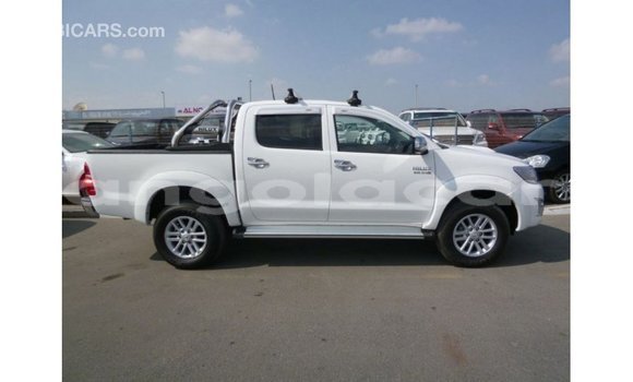 Comprar Importar Toyota Hilux Branco Carro em Import - Dubai em Bengo Province Comprar Importar Toyota Hilux Branco Carro em Import - Dubai em Bengo Province