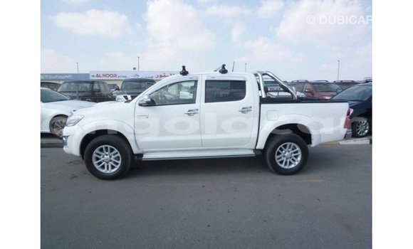 Comprar Importar Toyota Hilux Branco Carro em Import - Dubai em Bengo Province Comprar Importar Toyota Hilux Branco Carro em Import - Dubai em Bengo Province