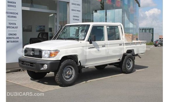 Acheter Import Voiture Toyota Land Cruiser Blanc à Import - Dubai, Province de Bengo Acheter Import Voiture Toyota Land Cruiser Blanc à Import - Dubai, Province de Bengo