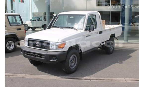Comprar Importar Toyota Land Cruiser Branco Carro em Import - Dubai em Bengo Province Comprar Importar Toyota Land Cruiser Branco Carro em Import - Dubai em Bengo Province