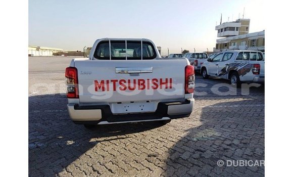 Buy Import Mitsubishi L200 White Car in Import - Dubai in Bengo Province Buy Import Mitsubishi L200 White Car in Import - Dubai in Bengo Province