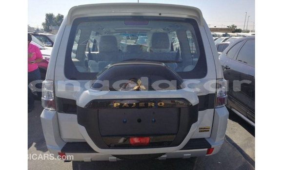 Comprar Importar Mitsubishi Pajero Branco Carro em Import - Dubai em Bengo Province Comprar Importar Mitsubishi Pajero Branco Carro em Import - Dubai em Bengo Province