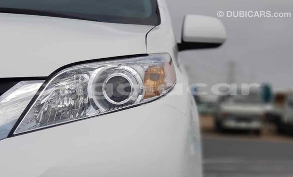 Comprar Importar Toyota Sienna Branco Carro em Import - Dubai em Bengo Province Comprar Importar Toyota Sienna Branco Carro em Import - Dubai em Bengo Province