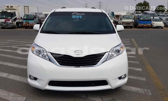 Comprar Importar Toyota Sienna Branco Carro em Import - Dubai em Bengo Province Comprar Importar Toyota Sienna Branco Carro em Import - Dubai em Bengo Province