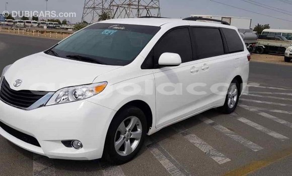 Comprar Importar Toyota Sienna Branco Carro em Import - Dubai em Bengo Province Comprar Importar Toyota Sienna Branco Carro em Import - Dubai em Bengo Province