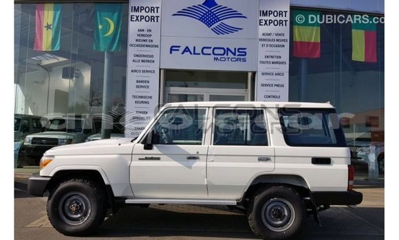 Acheter Import Voiture Toyota Land Cruiser Blanc à Import - Dubai, Province de Bengo Acheter Import Voiture Toyota Land Cruiser Blanc à Import - Dubai, Province de Bengo