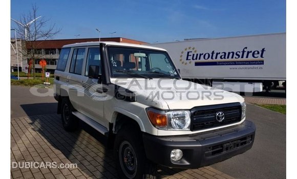 Acheter Import Voiture Toyota Land Cruiser Blanc à Import - Dubai, Province de Bengo Acheter Import Voiture Toyota Land Cruiser Blanc à Import - Dubai, Province de Bengo