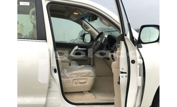 Comprar Importar Toyota Land Cruiser Branco Carro em Import - Dubai em Bengo Province Comprar Importar Toyota Land Cruiser Branco Carro em Import - Dubai em Bengo Province