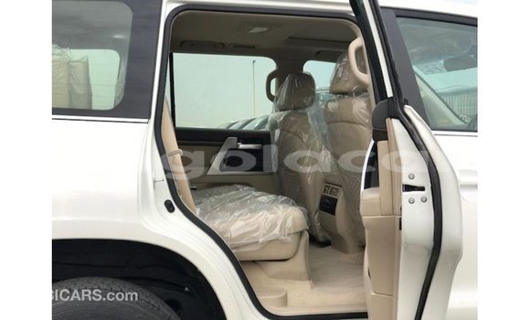 Comprar Importar Toyota Land Cruiser Branco Carro em Import - Dubai em Bengo Province Comprar Importar Toyota Land Cruiser Branco Carro em Import - Dubai em Bengo Province
