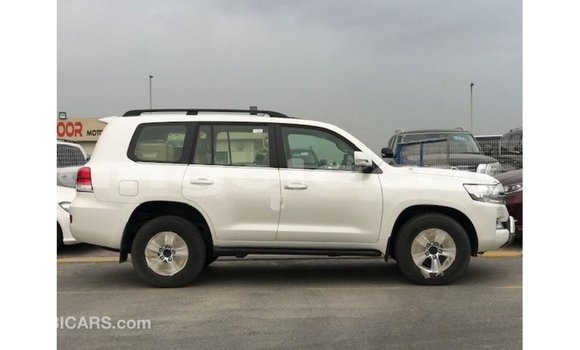 Comprar Importar Toyota Land Cruiser Branco Carro em Import - Dubai em Bengo Province Comprar Importar Toyota Land Cruiser Branco Carro em Import - Dubai em Bengo Province