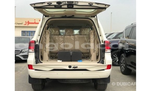 Comprar Importar Toyota Land Cruiser Branco Carro em Import - Dubai em Bengo Province Comprar Importar Toyota Land Cruiser Branco Carro em Import - Dubai em Bengo Province