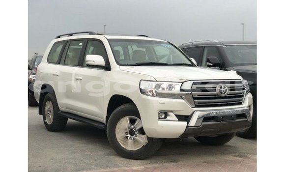 Comprar Importar Toyota Land Cruiser Branco Carro em Import - Dubai em Bengo Province Comprar Importar Toyota Land Cruiser Branco Carro em Import - Dubai em Bengo Province
