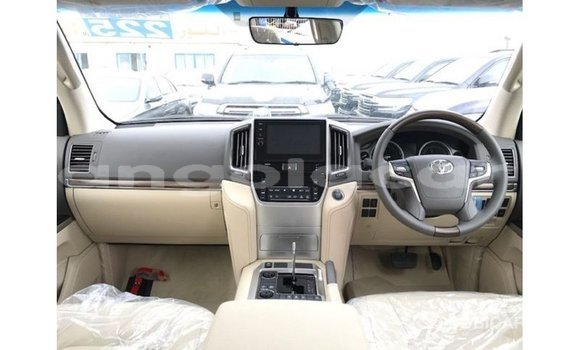 Comprar Importar Toyota Land Cruiser Branco Carro em Import - Dubai em Bengo Province Comprar Importar Toyota Land Cruiser Branco Carro em Import - Dubai em Bengo Province