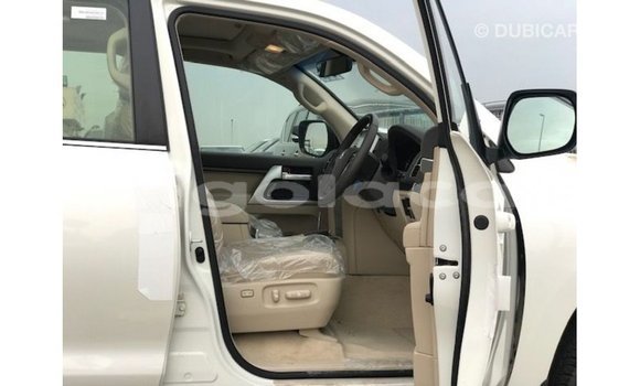 Comprar Importar Toyota Land Cruiser Branco Carro em Import - Dubai em Bengo Province Comprar Importar Toyota Land Cruiser Branco Carro em Import - Dubai em Bengo Province