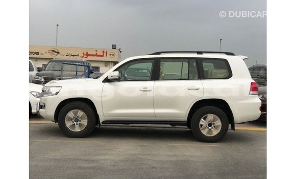 Comprar Importar Toyota Land Cruiser Branco Carro em Import - Dubai em Bengo Province Comprar Importar Toyota Land Cruiser Branco Carro em Import - Dubai em Bengo Province