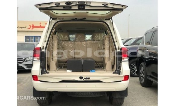 Comprar Importar Toyota Land Cruiser Branco Carro em Import - Dubai em Bengo Province Comprar Importar Toyota Land Cruiser Branco Carro em Import - Dubai em Bengo Province