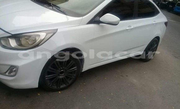 Acheter Occasion Voiture Hyundai Accent Blanc à Luanda, Province de Luanda Acheter Occasion Voiture Hyundai Accent Blanc à Luanda, Province de Luanda