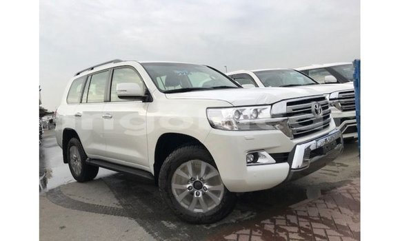 Comprar Importar Toyota Land Cruiser Branco Carro em Import - Dubai em Bengo Province Comprar Importar Toyota Land Cruiser Branco Carro em Import - Dubai em Bengo Province