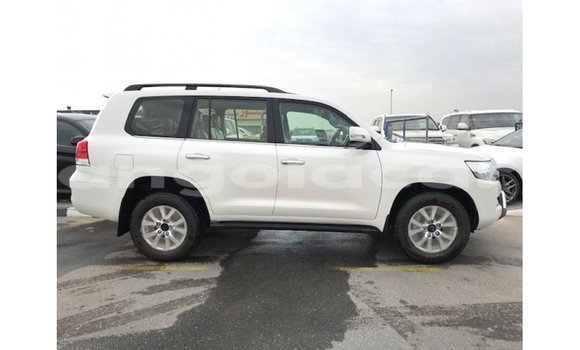 Comprar Importar Toyota Land Cruiser Branco Carro em Import - Dubai em Bengo Province Comprar Importar Toyota Land Cruiser Branco Carro em Import - Dubai em Bengo Province