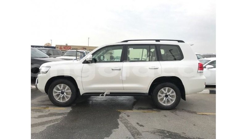 Big with watermark toyota land cruiser bengo province import dubai 7725