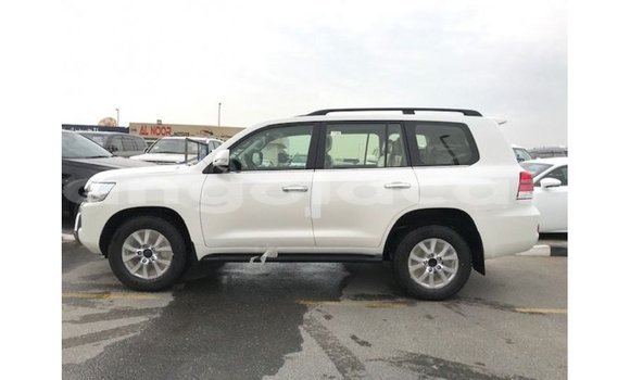 Comprar Importar Toyota Land Cruiser Branco Carro em Import - Dubai em Bengo Province Comprar Importar Toyota Land Cruiser Branco Carro em Import - Dubai em Bengo Province