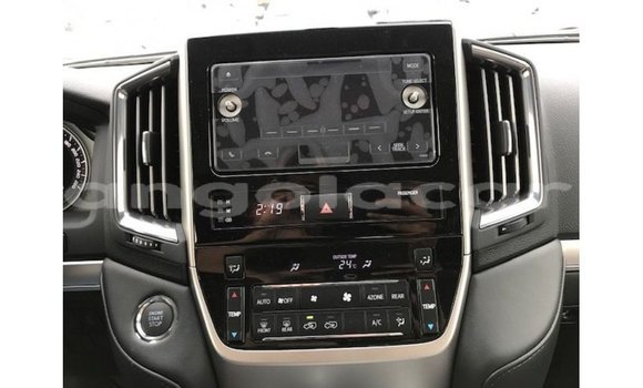 Comprar Importar Toyota Land Cruiser Branco Carro em Import - Dubai em Bengo Province Comprar Importar Toyota Land Cruiser Branco Carro em Import - Dubai em Bengo Province