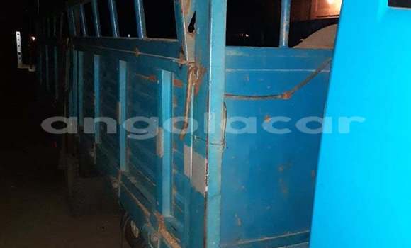 Comprar Usado Abarth Grande Punto Azul Carro em Luanda em Luanda Province