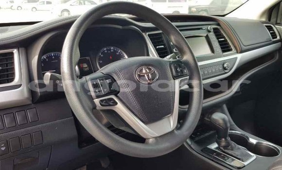 Comprar Importar Toyota Highlander Marrom Carro em Import - Dubai em Bengo Province Comprar Importar Toyota Highlander Marrom Carro em Import - Dubai em Bengo Province