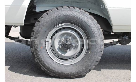 Comprar Importar Toyota Land Cruiser Branco Carro em Import - Dubai em Bengo Province Comprar Importar Toyota Land Cruiser Branco Carro em Import - Dubai em Bengo Province