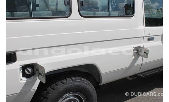 Comprar Importar Toyota Land Cruiser Branco Carro em Import - Dubai em Bengo Province Comprar Importar Toyota Land Cruiser Branco Carro em Import - Dubai em Bengo Province