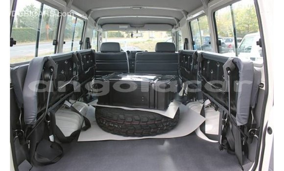 Comprar Importar Toyota Land Cruiser Branco Carro em Import - Dubai em Bengo Province Comprar Importar Toyota Land Cruiser Branco Carro em Import - Dubai em Bengo Province