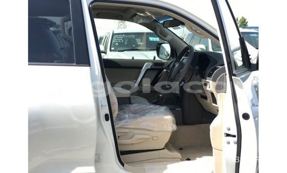 Comprar Importar Toyota Prado Branco Carro em Import - Dubai em Bengo Province Comprar Importar Toyota Prado Branco Carro em Import - Dubai em Bengo Province